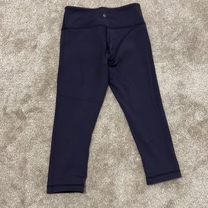 Lululemon size 6 - reversible crop leggings, navy and black